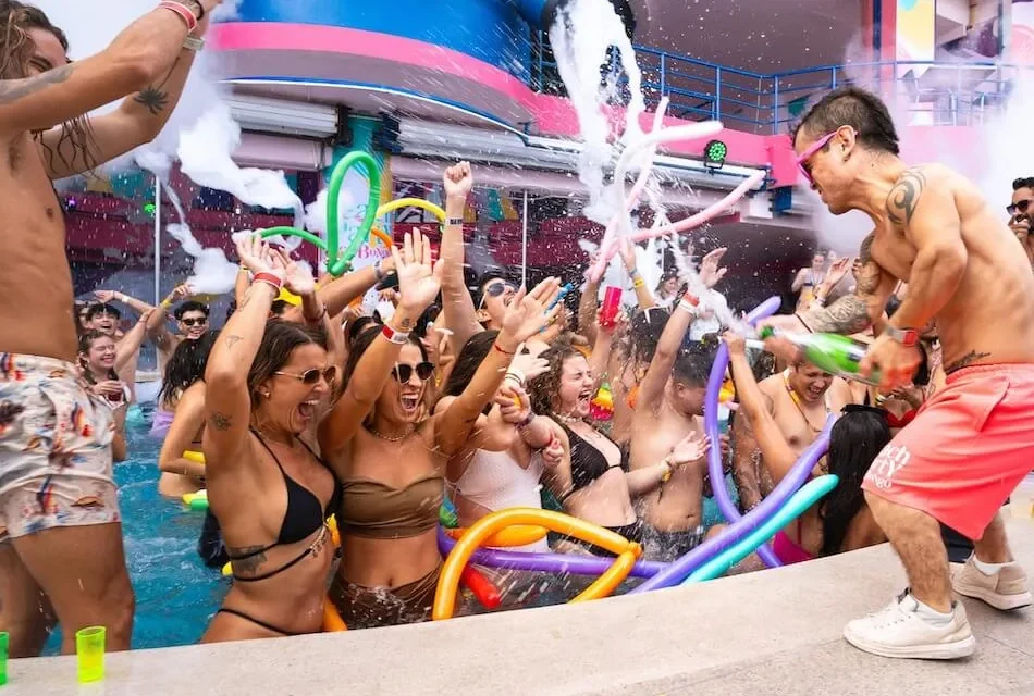 Experiencia Coco Bongo Beach Party recomendada por RocktoraBello