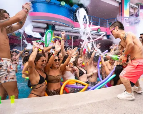 La mejor fiesta en la playa coco bongo beach party en cancun spring break
